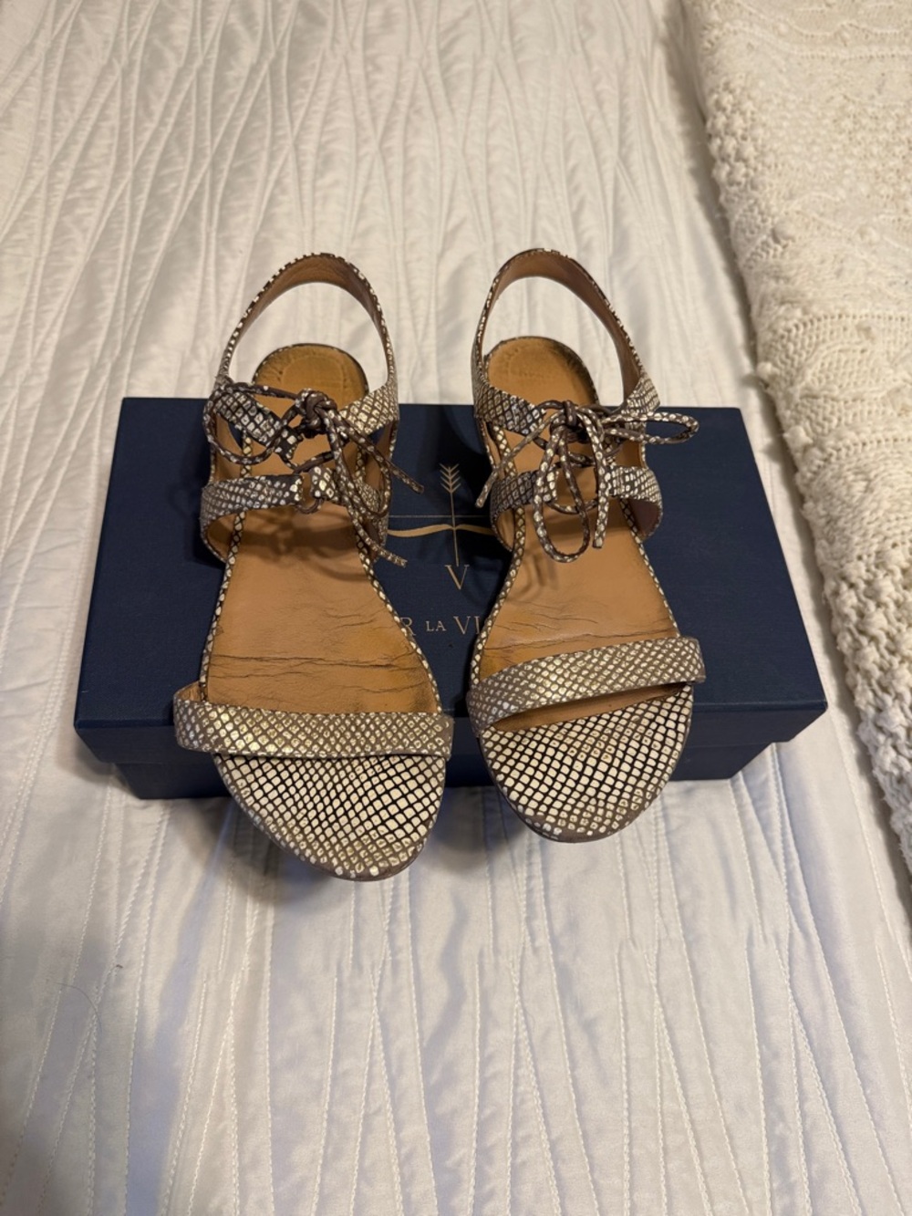 Pour la Victoire gold snake sandals